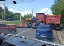 Автомобилисты попали в двухкилометровую западню из-за ДТП на выезде из Воронежа 