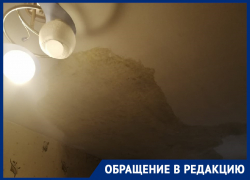 Четыре месяца жизни с протекающей крышей вывели из себя жительницу Воронежа 
