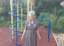 В Воронеже детскую площадку от фирмы «Чемпион» поставили дому, где не живут дети