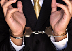 Адвокат пытался обмануть своего клиента на 500 тыс рублей в Воронежской области