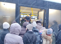 Пробки, космические цены на такси и давки на остановках: как Воронеж встретил первый снег