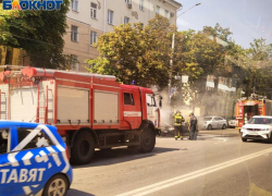 Легковушка вспыхнула у остановки в центре Воронежа 