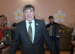 «Деловой депутат» идёт с песнями в Воронежскую облдуму