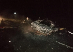 Воронежец умер в горящей машине после лобового ДТП