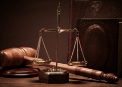 Адвокат и сын судьи Воронежского облсуда подозревается в мошенничестве