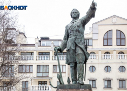 Памятник, который затем воспела Анна Ахматова, появился 163 года назад в центре Воронежа