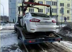 Массовая эвакуация автомобилей попала на видео в Северном микрорайоне Воронежа