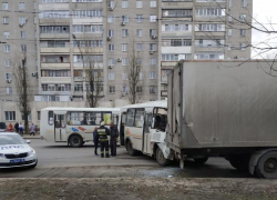 Следователи проверят аварийную гонку маршрутчиков на Ленинском проспекте в Воронеже 