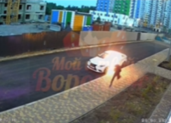 Неизвестный устроил поджог автомобилей в ЖК «Грин Парк» в Воронеже