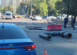 Провал канализационного коллектора ликвидируют в Воронеже 