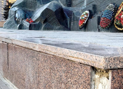 Потребуются дорогостоящие работы: мэр города высказался о ремонте памятника Славы 