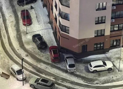 Тротуары вместо парковки: жители воронежского ЖК пожаловались на автохамов