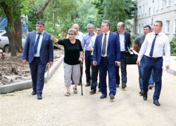 Мэр Воронежа Вадим Кстенин прогулялся по ваёвским дворам