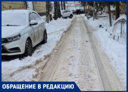Воронежцы сообщили, что их двор в центре города не чистили от снега ни разу за зиму
