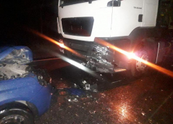 Опубликованы фото с места смертельной аварии с участием грузовика в Воронежской области