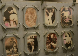 В Выставочном зале союза художников демонстрируют эротические снимки