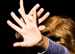 Воронежского деда-педофила будут судить за изнасилование 8-летней внучки