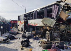  Пострадавшего в столкновении автобуса и грузовика доставили в Воронеж вертолетом