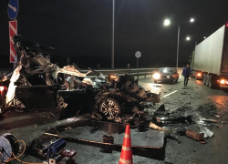 Три человека погибли в страшной аварии с фурой на воронежской трассе