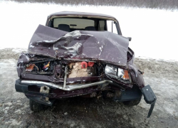 Последствия лобового столкновения с фурой показала воронежская полиция