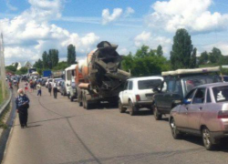 Автомобилисты пожаловались на ужасную пробку на выезде из Воронежа