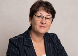 Губернатор Александр Гусев поздравил с юбилеем директора воронежских МФЦ Майю Богдалову