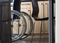 Воронежские инвалиды не могут зайти в общественные здания