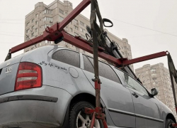 Старенькую иномарку с популярным девизом арестовали у воронежского авторынка