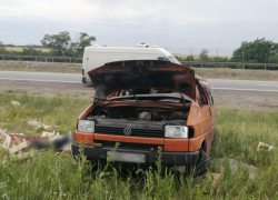 Опрокидывание грузовика с черешней привело к смерти водителя на воронежской трассе