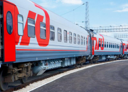 Поезд протаранил КамАЗ на переезде в Воронежской области