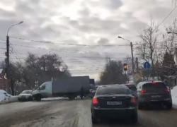 Печальный итог новой схемы заезда в Березовую рощу показали на видео в Воронеже