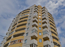 Жители целой многоэтажки в Воронеже вынуждены купаться в покупной воде из ларька