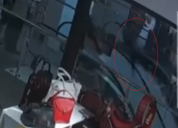 В воронежском ТЦ ребенка спасли от падения с эскалатора 