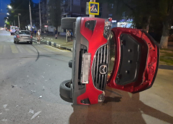  Девушка на Mazda CX-5 перевернулась после ДТП в Воронеже 