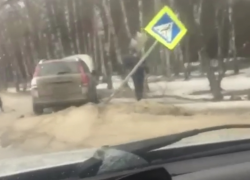 "Снес пешеходник": в Воронеже произошла жесткая авария