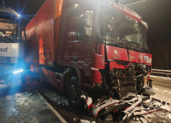 Опубликованы фото с места смертельного ДТП с пятью фурами в Воронежской области