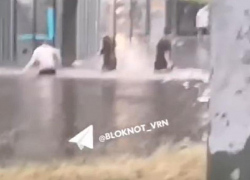 Воронеж ушёл под воду после ливня вечером 14 июля