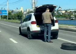 Причины беспроглядной пробки на Чернавском мосту показали воронежцы