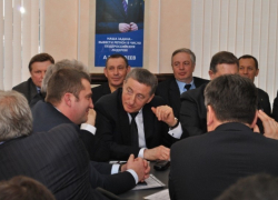 Кандидатуру Сергея Лукина на должность сенатора поддержал депутат Госдумы Александр Хинштейн