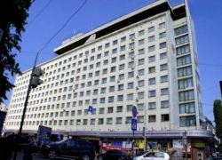 Галину Кудрявцеву срочно попросили прервать пресс-конференцию и покинуть гостиницу Азимут