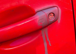 В Воронеже автомобили массово стали жертвами вандалов с баллончиками