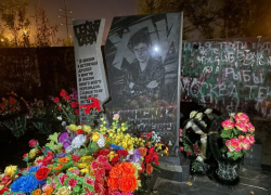 Как миллионы фанатов со всей России облюбовали кладбище на левом берегу Воронежа