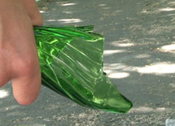 В Воронеже в пьяной компании злоумышленник порезал «розочкой» собутыльника