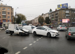 Авария на Заставе парализовала две улицы в центре Воронежа  