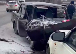 Опубликовано видео последствий лобового столкновения двух машин на левом берегу Воронежа