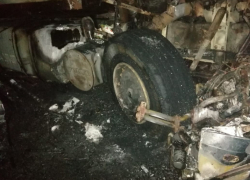 Опубликованы снимки смертельного ДТП, где сгорели грузовик и легковушка в Воронежской области  