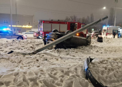 Вынули аккумулятор, чтобы не загорелась: «Ауди» лихо перевернулась на выезде из воронежского Шилово