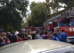 Воронежцы сообщили об эвакуации детей из горящей школы