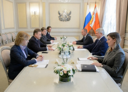 Зачем губернатор Гусев взял "виновницу вони" в Воронеже на встречу с замминистром РФ 