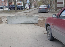 Приходится таранить: “блок для колясок” установили в воронежском дворе